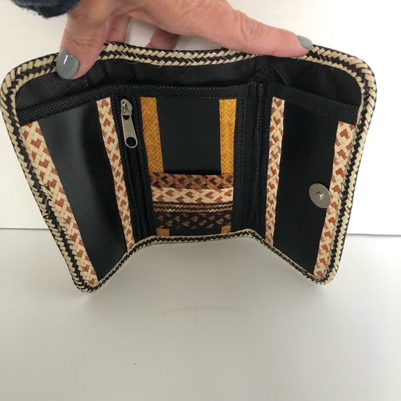 Colorful woven wallet - Picture 5 of 7